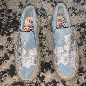 Blue & white lace flats